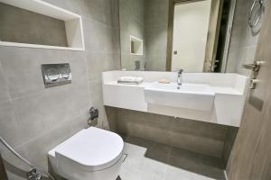 Stunning 1BR Retreat with Crystal Lagoon Views!