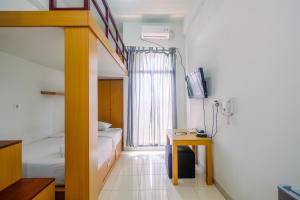 Great Deal Studio at Dave Apartment near Campus By Travelio