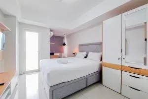 Cozy Living Studio Room at Baileys Apartment By Travelio - Cimanggis