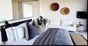 Contemoporary with a amazing views and Heated Pool