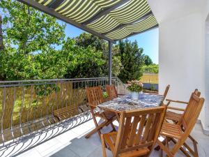 Apartment in Pula near the Sea and Town Center