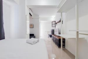 Luxury Studio at 19th Floor Apartment Urbantown Serpong By Travelio