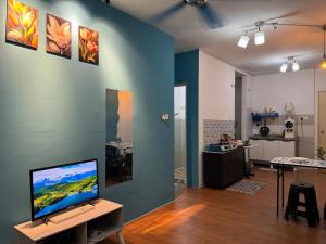 charming 1br retreat in bayan lepas 1car park Malaysian guest only Netflix