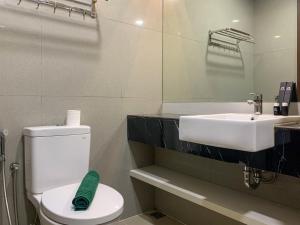 Well Appointed and Cozy Studio at West Vista Apartment By Travelio