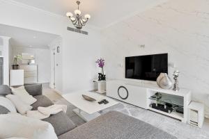 Bright and Spacious 2BR with Pool and Gym Access