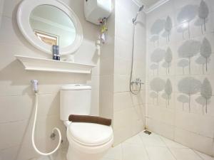 Well Furnished Studio Room at Grand Asia Afrika Apartment By Travelio