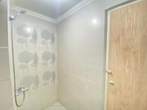 Well Furnished Studio Room at Grand Asia Afrika Apartment By Travelio