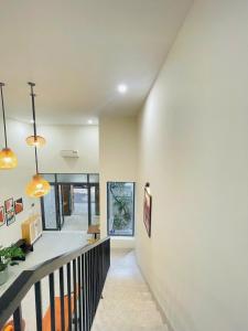 The house s impressive design, quiet and spacious