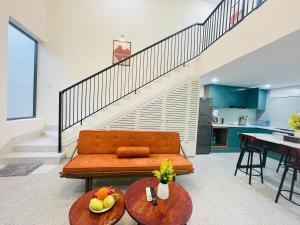 The house s impressive design, quiet and spacious