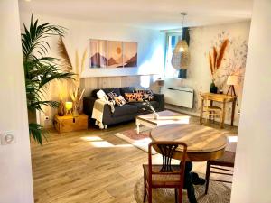 Appartement Tout Confort Coeur de Ville Grand Balcon Le Néouvielle - Ubytování bez kategorie ve městě Bagnères-de-Bigorre