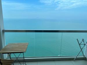 The Palm Wongamat - 1BR Luxury Beachfront Suite - Ocean View - 32 Floor