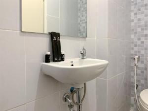 Pleasurable 2BR Transpark Juanda Apartment By Travelio