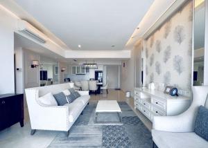 Lavish The Peak 2BR Apartment in Tunjungan Plaza 5 Surabaya City Centre by Le Ciel Hospitality