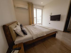 Liv Regalia - One Horizon Centre Golf Course Road