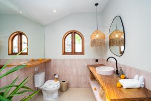 Villa Water Star - 3BR Luxurious Tropical Villa in Trendy Canggu