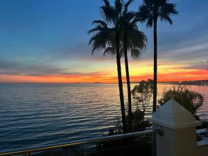 Estepona Beach Front Apartment with Stunning Sea Views