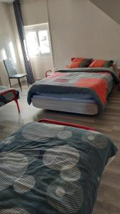 Maisons de vacances Maison spacieuse a Montsalvy avec grand jardin et terrasse : photos des chambres