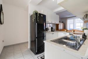 Mollys Apartment - 2 bdrms, terrace, parking