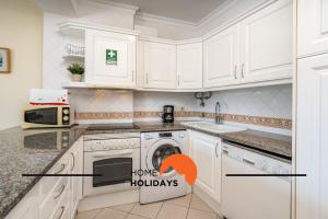 #269 T2 Bicos Flat R by Home Holidays