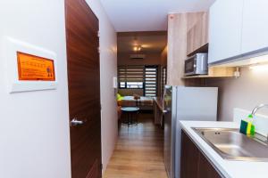 The Laughing Loft Cosmopolitan Comfort Gym Swim Park 2428