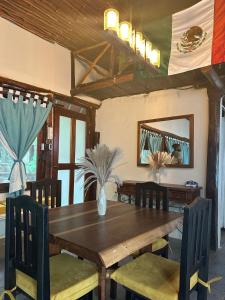 Treehouse Loft in Prime Location