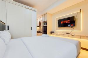 Homey and Minimalist Studio Apartment B Residence By Travelio