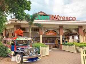 Modern 1BR w Exclusive Pool Access