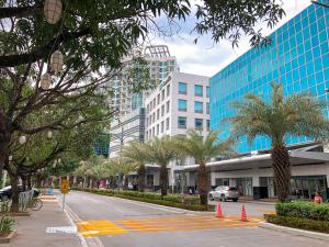 Modern 1BR w Exclusive Pool Access