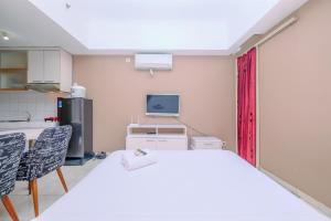 Warm and Cozy Stay Studio Apartment Margonda Residence 2 By Travelio