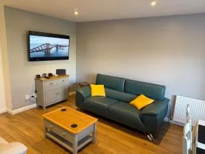 Dunfermline 2 Bed Flat Fully Furnished - Kelty