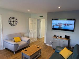 Dunfermline 2 Bed Flat Fully Furnished