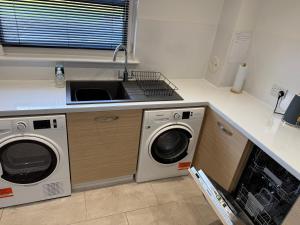 Dunfermline 2 Bed Flat Fully Furnished