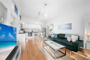 Once Upon A Tide 700m to Umina Beach Modern 3 bedroom 5 bed home