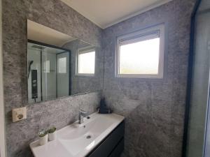 Ruim chalet met omheinde tuin, dichtbij de kust VP008