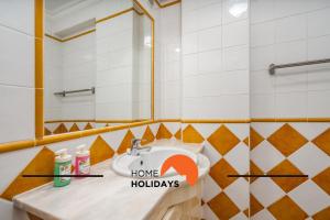 #271 T2 Bicos Flat U by Home Holidays