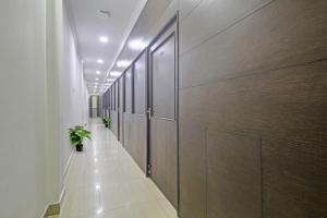 Townhouse Centre Point Inn Near Esplanade Metro Station