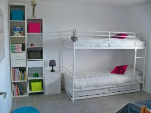 Appartement T3 avec Terrasse à 30m des Commerces et Plage à Ploemeur - FR-1-349-72