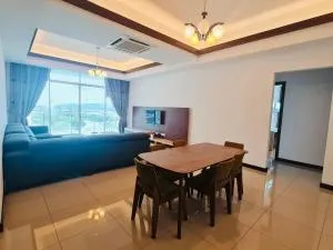 Bay Resort Condominium in Miri - 米里