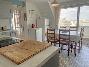 Appartements Duplex 5 pieces avec balcon a 30m de la plage - 7 couchages, acceptant animaux, wifi et parking - FR-1-349-114 : photos des chambres