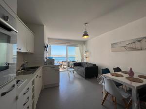 Appartements Appartement T3 avec balcon proche commodites, parking inclus - FR-1-349-198 : photos des chambres