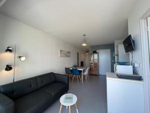 Appartements Appartement T3 avec balcon proche commodites, parking inclus - FR-1-349-198 : photos des chambres
