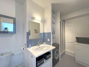 Appartements Appartement T3 avec balcon proche commodites, parking inclus - FR-1-349-198 : photos des chambres