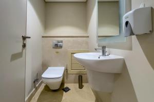 Neat & Neutral 1BDR Pool front Mangroovy