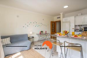 #272 T2 Bicos Flat J by Home Holidays