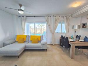 Bright Apartment with Stunning Swimming Pool Views - MO4812LT