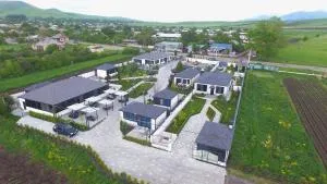 V&V Hotel - Kurtʼan