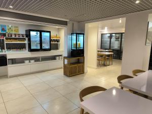 Hotels Brit Hotel Porte d'Espagne : photos des chambres