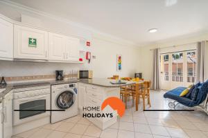 #273 T2 Bicos Flat M by Home Holidays
