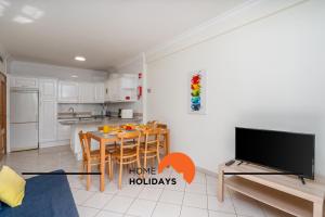 #273 T2 Bicos Flat M by Home Holidays