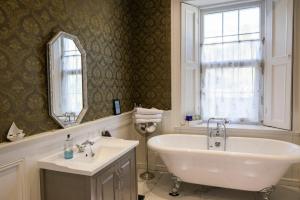 Beach Views Elegant & Modernised 5BD Period Home